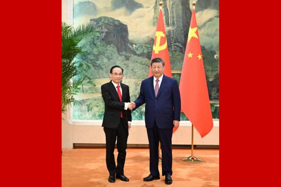 中央军委举行慰问驻京部队老干部迎新春文艺演出 习近平向全军老同志祝贺新春