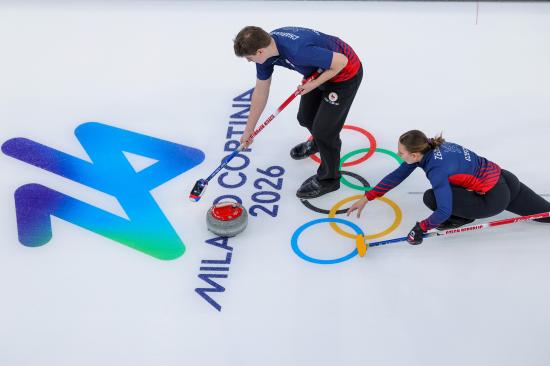 （米兰冬奥会）中国短道速滑队进行训练