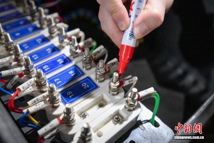 （新春见闻）成都地铁年度检修保障春运线路运行安全