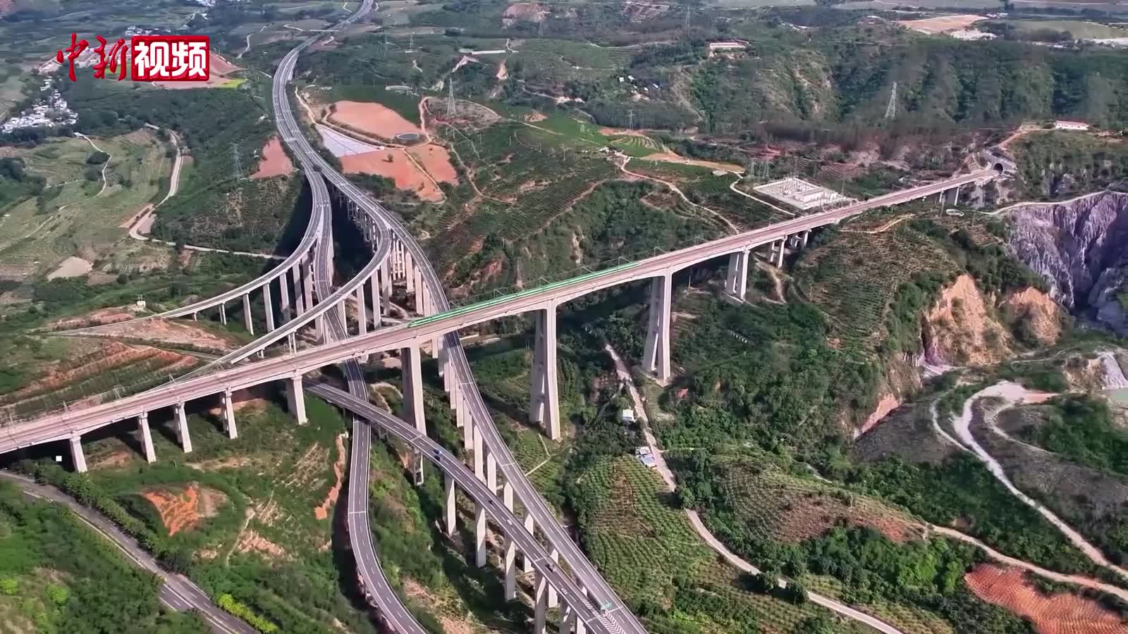 中老铁路2025年客货运量强劲增长