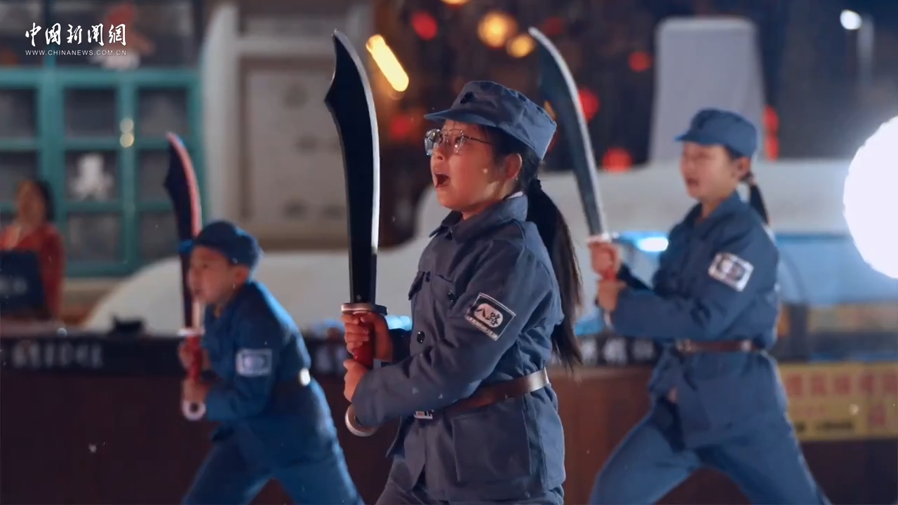 吉林梅河口：武校少年身穿“八路军”服装表演刀法